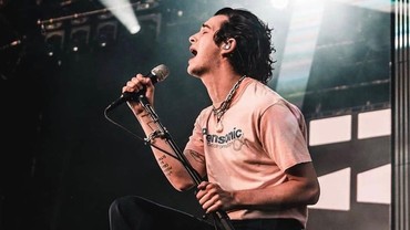 img-title Imbas Aksi Ciuman di Malaysia, The 1975 Batal Tampil di We The Fest 2023
