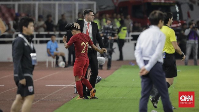 Manajer Timnas Indonesia Sumardji gagal merayu Simon McMenemy untuk tetap mendampingi tim Garuda saat melawan Malaysia pada Kualifikasi Piala Dunia 2022.