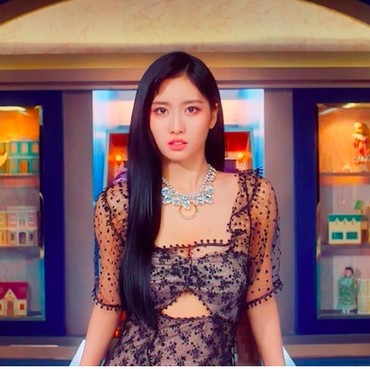 Penampilan Mengejutkan Momo TWICE yang Bikin Heboh