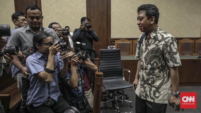 Duit suap jual beli jabatan dari Kakanwil Kemenag Jatim disebut diterima bersama-sama oleh eks Ketum PPP Romahurmuziy dan Menag Lukman Hakim Saifuddin.