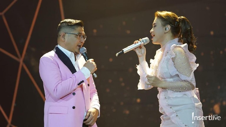 Kemeriahan Acara Konser Korean Wave 2019 Korean Wave 2019 dimeriahkan oleh NCT Dream, Rossa, Ungu, Via Vallen, hingga JKT48. Simak aksi mereka berikut ini.