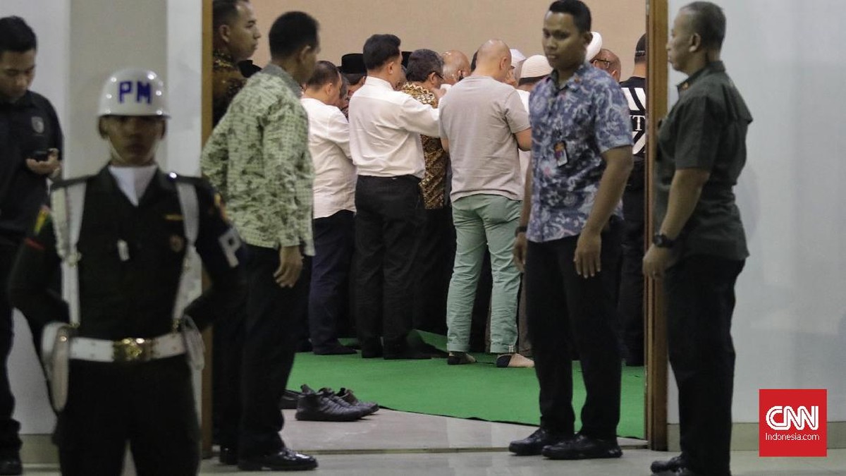 FOTO: Jenazah BJ Habibie Disemayamkan di Kuningan Jaksel