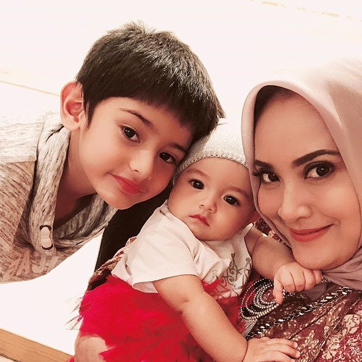 <p>Sayang banget ya Elma pada Faaz. <em>Sweet</em>! (Foto: Instagram/ @elmatheana)  </p>
