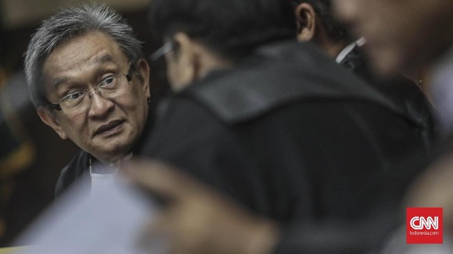 Kuasa hukum Irwan Hermawan, Maqdir Ismail mengatakan sosok X, Y dan Z diduga menerima aliran dana terkait kasus BTS 4G untuk menyelesaikan kasus hukum tersebut.