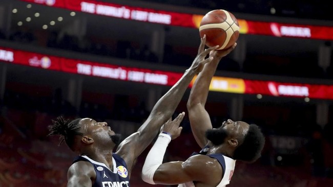Amerika Serikat yang merupakan favorit juara Kejuaraan Dunia Basket FIBA gagal lolos ke babak semifinal setelah kalah dari Prancis.