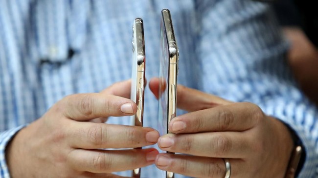 Apple membanderol ketiga varian iPhone 11 terbaru dengan harga yang lebih murah dibanding pendahulunya trio iPhone X yang dirilis setahun silam.