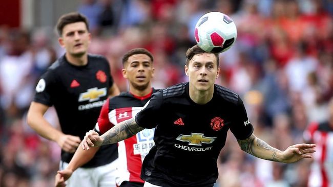 Masa Depan Suram Pertahanan MU Performa jelek Victor Lindelof dan Harry Maguire di laga kualifikasi Piala Eropa 2020 bisa memberikan dampak buruk untuk pertahanan Manchester United.