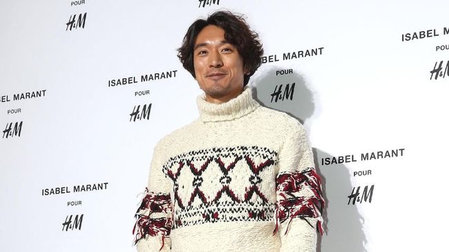 Tak butuh waktu lama bagi aktor Kim Min Joon meminang kekasihnya yang sekaligus kakak dari bintang K-Pop G-Dragon, Dami Kwon.