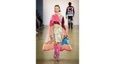 FOTO: 4 Desainer Indonesia 'Warnai' New York Fashion Week Empat desainer Indonesia unjuk gigi di ajang New York Fashion Week: The Shows, yaitu 2Madison Avenue, Yogiswari P, Ayumi, dan Julianto.