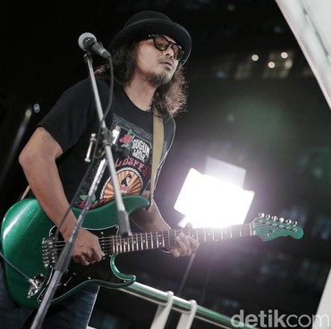 Keluarga Gugun Blues Shelter Positif COVID-19 hingga Mertuanya Meninggal