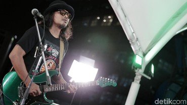Keluarga Gugun Blues Shelter Positif COVID-19 hingga Mertuanya Meninggal