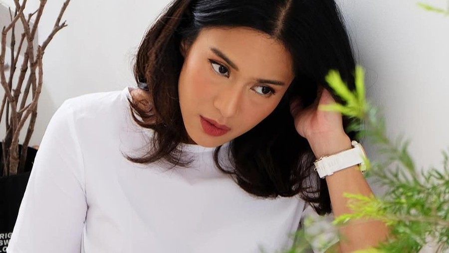 Dian Sastro Pertanyakan Penangkapan Dandhy Laksono dan Ananda Badudu Dian Sastrowardoyo tampak geram setelah mengetahui kabar penangkapan Dandhy Laksono dan Ananda Badudu.