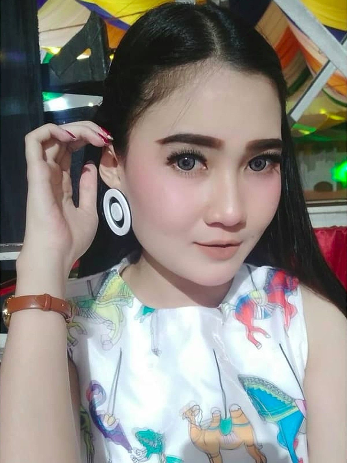 Namanya sering disandingkan dengan Via Vallen&comma; berikut enam potret cantik dari pelantun Balungan Kere&comma; Nella Kharisma&period;