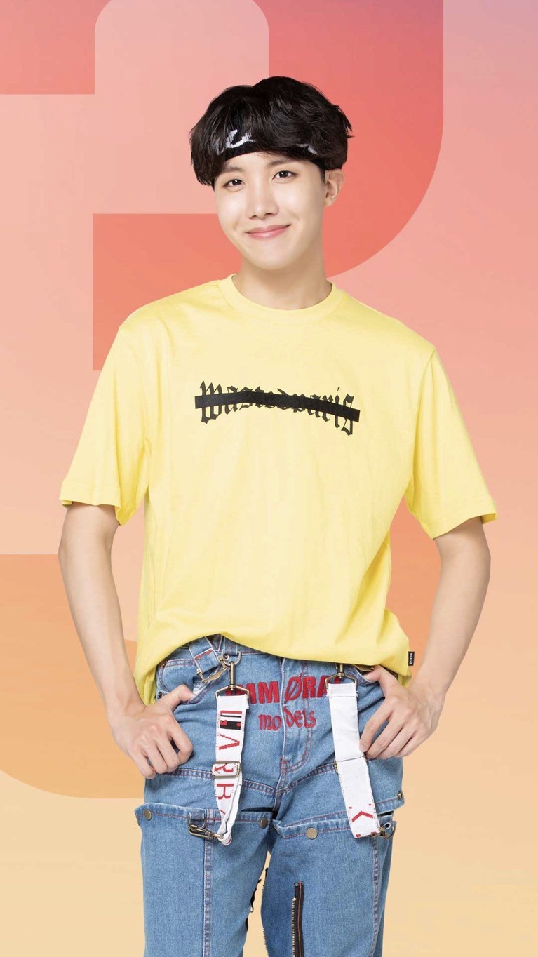 J-Hope pernah mengatakan bahwa tipe idealnya adalah perempuan yang suka membaca, peduli pada sesama dan pintar memasak. Selain itu, J-Hope ingin memiliki kekasih yang sangat mendukung karir bermusiknya.