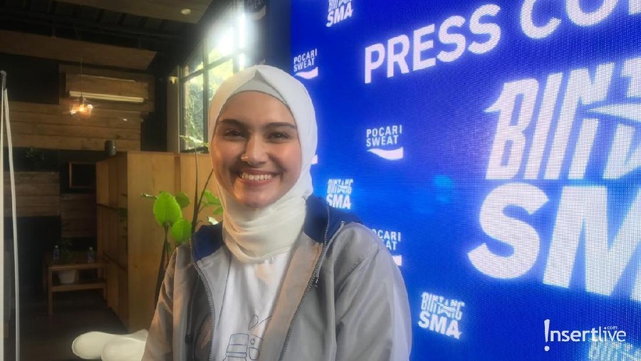 Zee Zee Shahab sedang mempersiapkan diri mengikuti lomba maraton di Eropa.