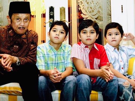 Doa dari Al Ghazali dan El Rumi untuk Mendiang Eyang BJ Habibie