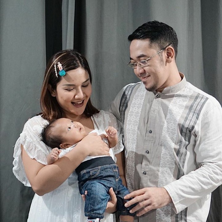Throwback ketika pertama kali lebaran bersama Kou (panggilan anaknya). (Foto: Instagram @fitriaayuu)