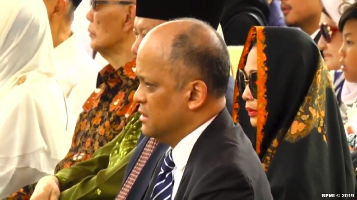 Presiden Ketiga Republik Indonesia&comma; BJ Habibie dimakamkan di Taman Makam Pahlawan&comma; Jakarta Selatan&comma; Kamis &lpar;12&sol;9&rpar;&period;