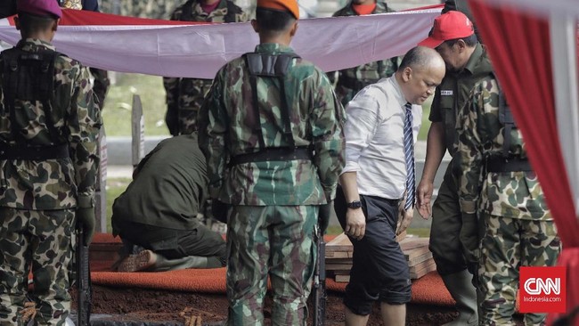 Keluarga Habibie tak hanya menguasai ilmu dirgantara, tetapi juga dunia bisnis. Terbukti dengan pendirian Grup Ilthabi Rekatama yang memiliki empat lini bisnis.