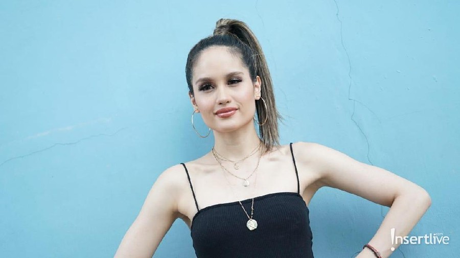 Sejak lahir deretan artis ini sudah kaya dan tak aneh dengan kehidupan mewahnya.