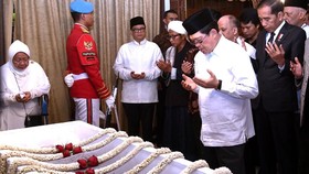 Imam Besar Masjid Istiqlal Pimpin Salat Jenazah Habibie