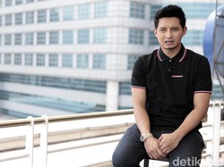 Kebahagiaan Chand Kelvin, Menikah dan Lulus S2 di Waktu yang Sama