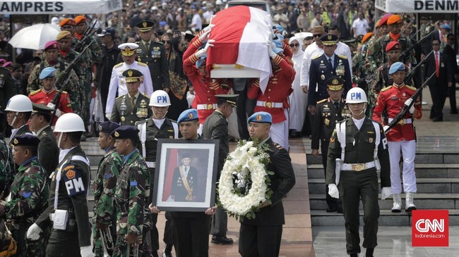 Berbagai isu meramaikan kabar internasional Kamis (12/9), mulai dari ucapan duka yang mengantar kepergian BJ Habibie hingga kemelut kabut asap RI dan Malaysia.