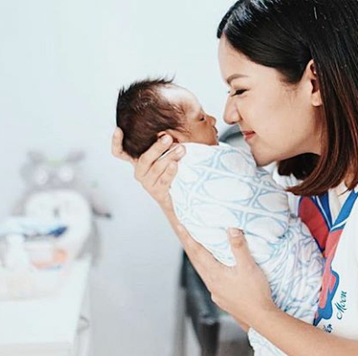 Putra kecilnya yang lahir pada 23 Maret itu diberi nama unik Kouichi Kamayel Hasim. (Foto: Instagram @fitriaayuu)