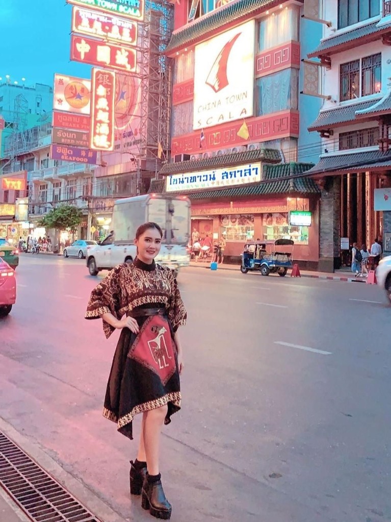 Nella Kharisma dikenal sebagai salah satu penyanyi dangdut yang gemar pergi liburan. Berikut ini ada sejumlah potret penampilannya ketika sedang berlibur.