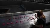 FOTO: Kenangan Pahit AS dalam Tragedi 9/11 Tragedi 11 September menjadi kenangan pahit bagi seluruh warga AS. Ribuan nyawa melayang akibat serangan kelompok Al Qaidah.