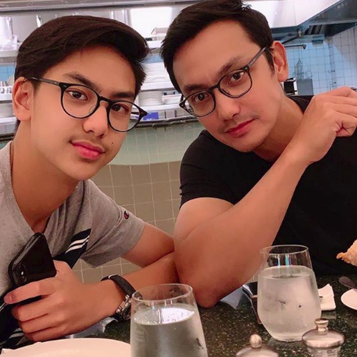 Gunawan pun mengaku kalau putranya Khayru adalah kembarannya. (Foto: Instagram @gunawan_sudrajat_real)