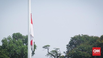 img-title Djoko Santoso Meninggal, TNI Kibarkan Bendera Setengah Tiang