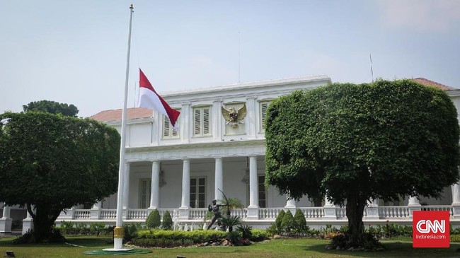 Setneg mengimbau masyarakat Indonesia mengibarkan bendera separuh tiang selama 25-27 Juli sebagai penghormatan atas berpulangnya Wapres ke-9 RI Hamzah Haz.