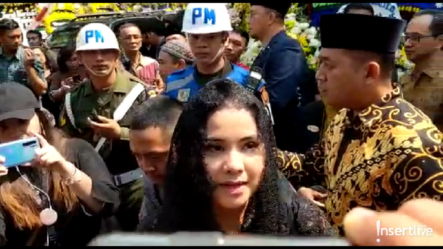 Annisa Pohan Kenang Nasihat BJ Habibie Annisa Pohan kenang pesan dan nasihat yang disampaikan BJ Habibie setelah ibu mertuanya, Ani Yudhoyono, meninggal dunia.