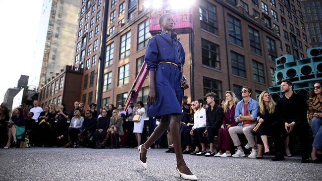 Bulan pekan mode dunia koleksi siap pakai akan dimulai dengan New York Fashion Week di New York pada Jumat (7/1).