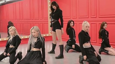 Lirik Lagu Hush - EVERGLOW
