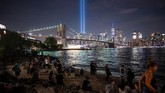 FOTO: Kenangan Pahit AS dalam Tragedi 9/11 Tragedi 11 September menjadi kenangan pahit bagi seluruh warga AS. Ribuan nyawa melayang akibat serangan kelompok Al Qaidah.