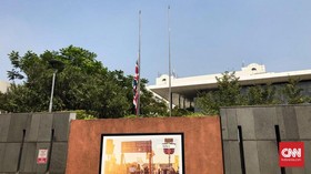 Habibie Wafat, Kedubes Inggris Kibar Bendera Setengah Tiang