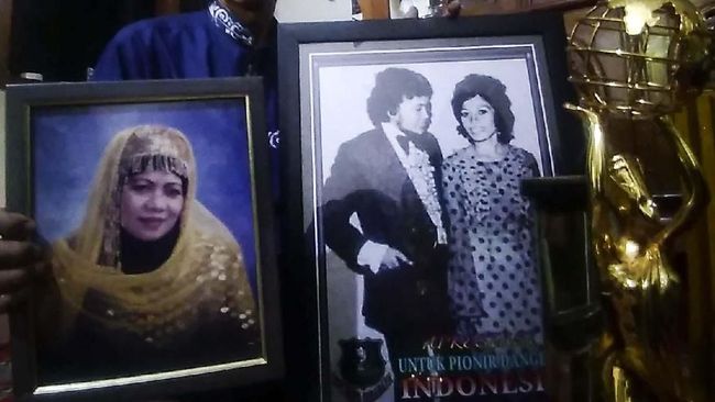 Pedangdut Ida Laila Meninggal Dunia di Usia 75 Tahun Nama pedangdut Ida Laila pernah berkilau di era 1960 sampai 1970-an. Beberapa lagunya yang jadi hit adalah Sepiring Berdua, serta Keagungan Tuhan.
