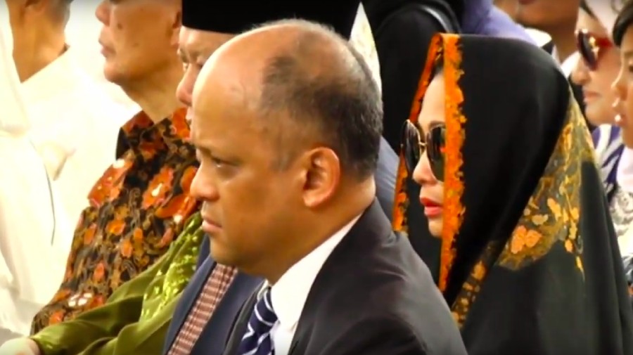 Pemakaman BJ Habibie telah selesai dilaksanakan, putra Habibie pun mengucapkan salam perpisahannya.