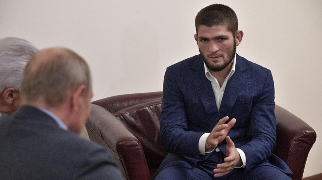 Russian President Vladimir Putin (L) speaks with Ultimate Fighting Championship (UFC) lightweight titleholder Khabib Nurmagomedov (R) during their meeting in Makhachkala on September 12, 2019. (Photo by Alexey NIKOLSKY / Sputnik / AFP)