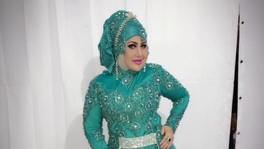 Kronologi Anak Elvy Sukaesih Ngamuk di Warung