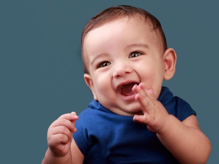 25 Inspirasi Nama Bayi Laki-laki Islam dengan Arti Penolong