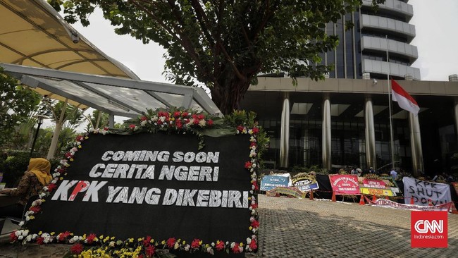 Penunjukkan Firli Bahuri, revisi UU KPK yang dirasa terburu-buru dan diam-diam menjadi bara yang menyala diam-diam dan melemahkan KPK.