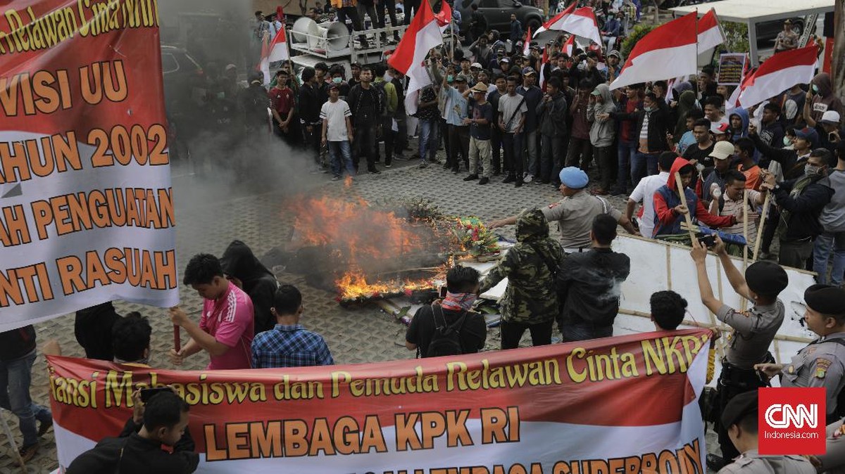 FOTO : Aksi Berujung Rusuh di Gedung KPK