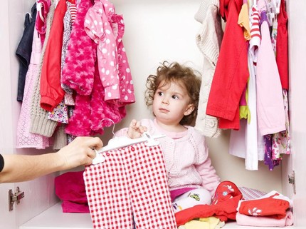Mudah Diterapkan, Cara Membuat Anak Mau Pakai Baju Sendiri