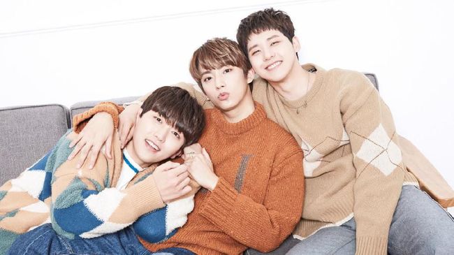 Setelah Tiga Tahun, B1A4 Comeback Lewat Lagu Like A Movie B1A4 resmi kembali setelah merilis album Origine dengan lagu utamanya yang bertajuk Like a Movie pada Senin (19/10).