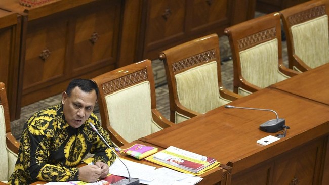 Dugaan pelanggaran etik Firli Bahuri disebut bisa dilanjutkan ketika dia kembali ke lembaga antirasuah karena kasusnya sempat berhenti sebelum tuntas.