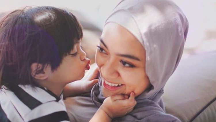 Ayudia Bing Slamet berikan tips agar tak panik saat anaknya sakit.