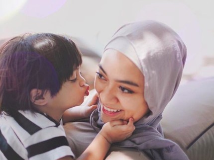 Cara Ayudia Bing Slamet agar Tak Panik Saat Anak Sakit